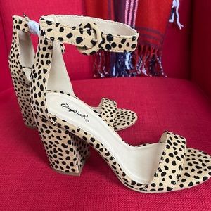 New Never Worn, CUTE Heeled Sandal